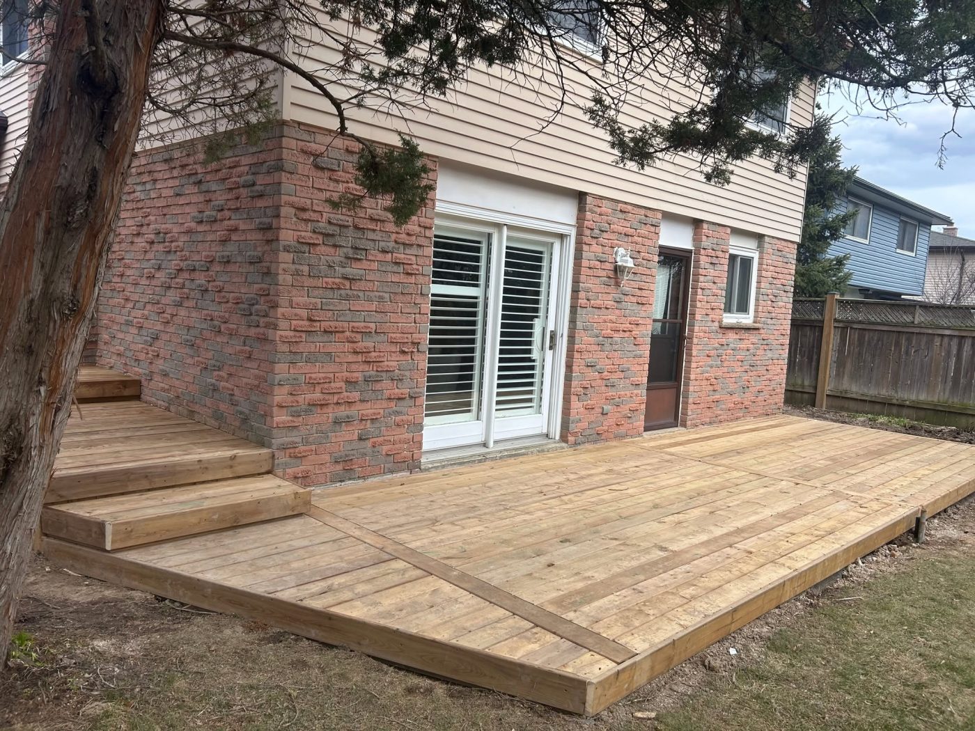 Cedar deck with steps