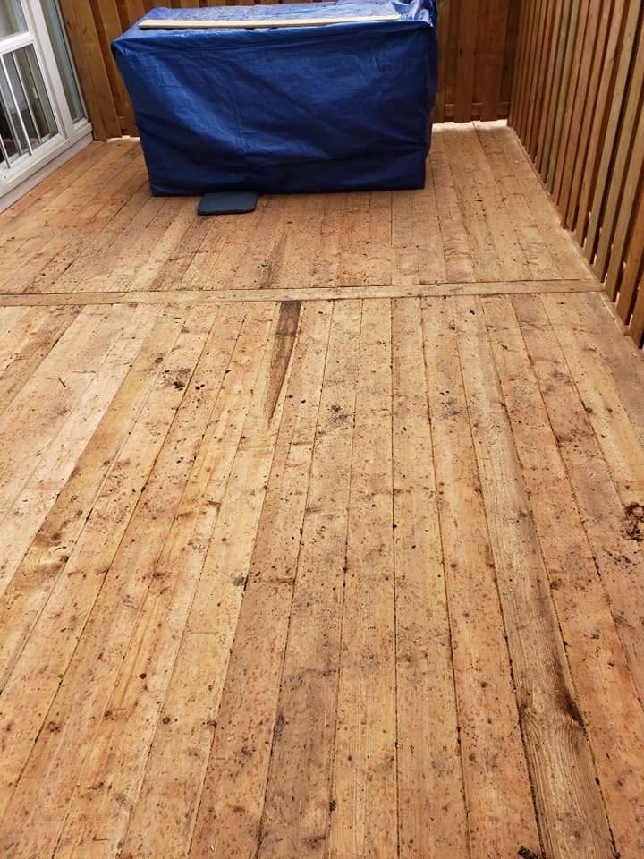 Cedar deck with hot tub