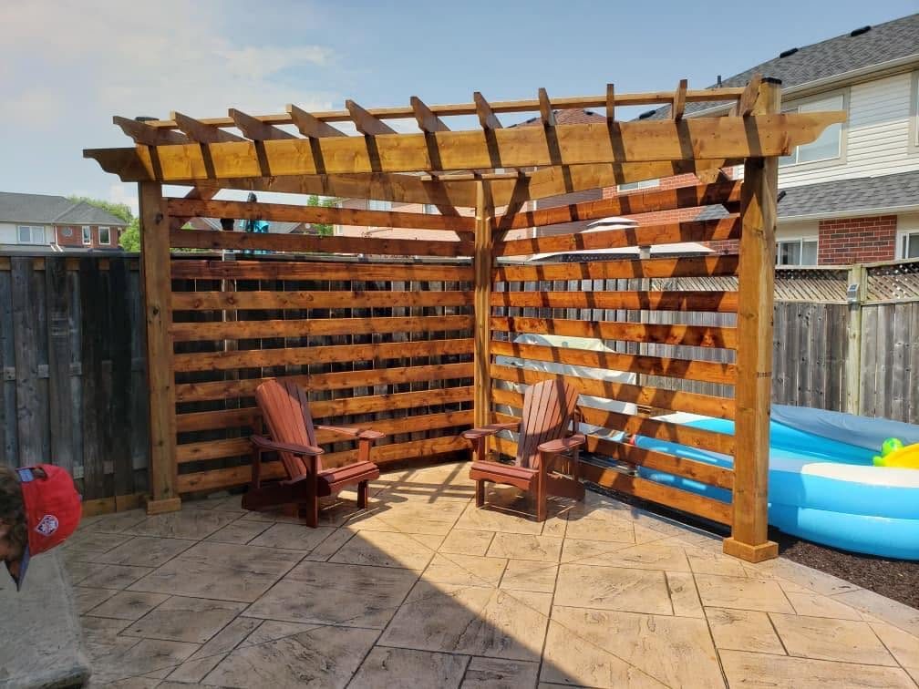 Louvred pergola privacy wall